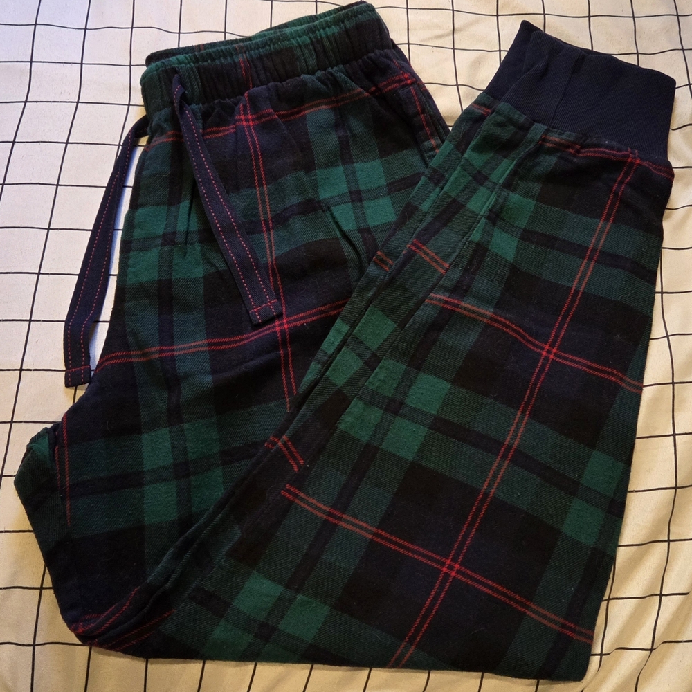 Old Navy Match The Fam Plaid Pajama Pants in Green, Red and Black Plaid. Size XS